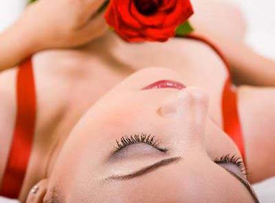 Foto de Mujer y Rosa